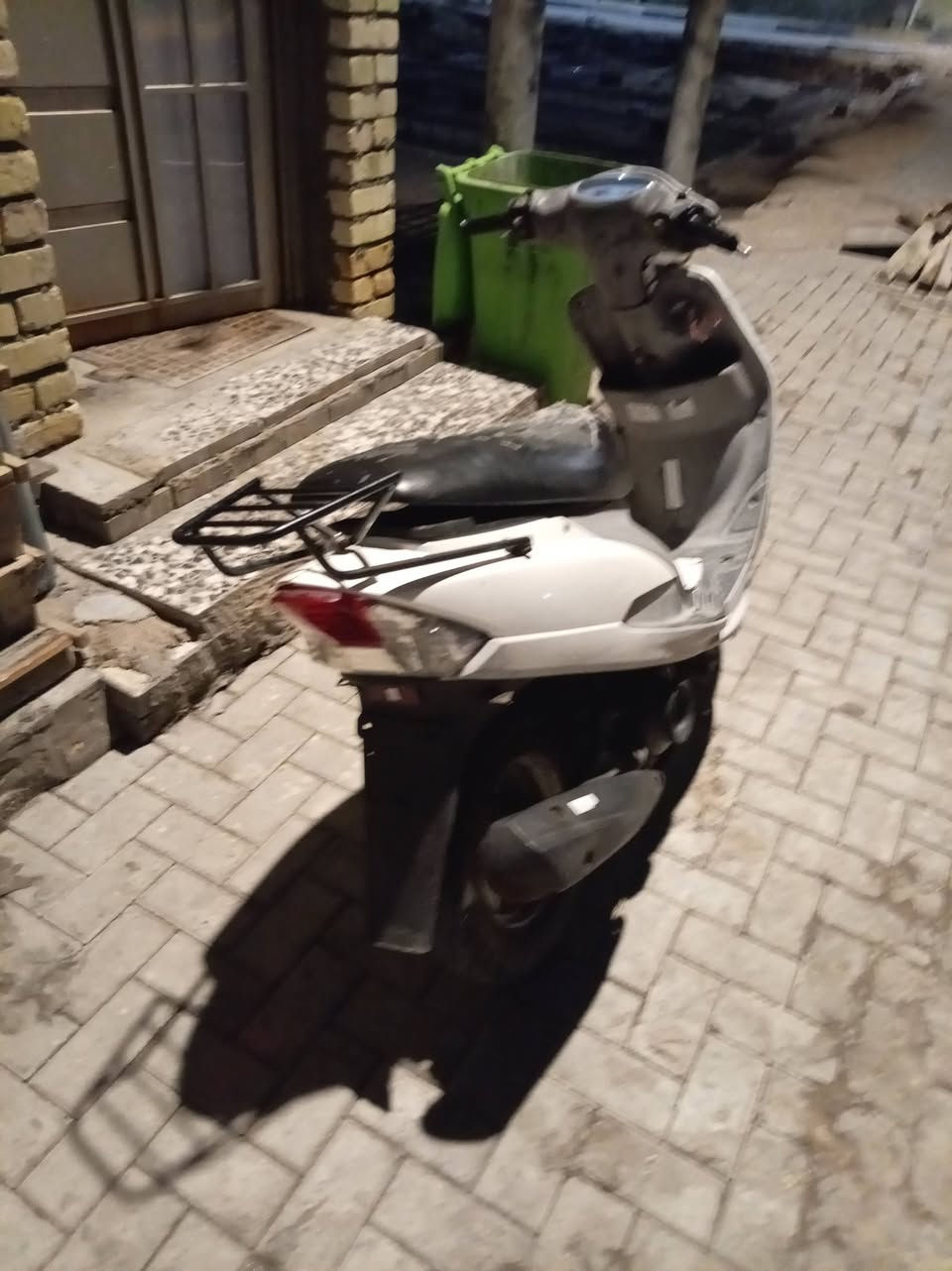 السلام عليكم ورحمة دراجه ماكس قجمه نضيفه وحلوه محرك مامفتوح مانقصه اي شي فقط بس جوزه سعر 650 بواتساب ***********
