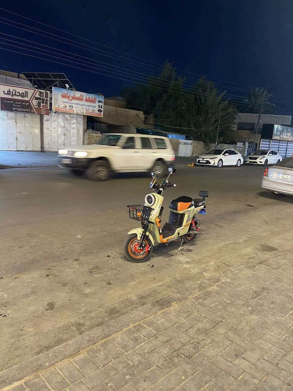 سلام عليكم دراجه اكس ٩٠٠للبيع الدراجه حلوه نضيفه الدراجه كلشي بيه شغال  ماناقصه اي شي 
 والنضافه كدام عينكم  سعره ٤٢٥ بيه مجال مكاني بغداد تقاطع درويش رقمي *********** وحياكم الله
