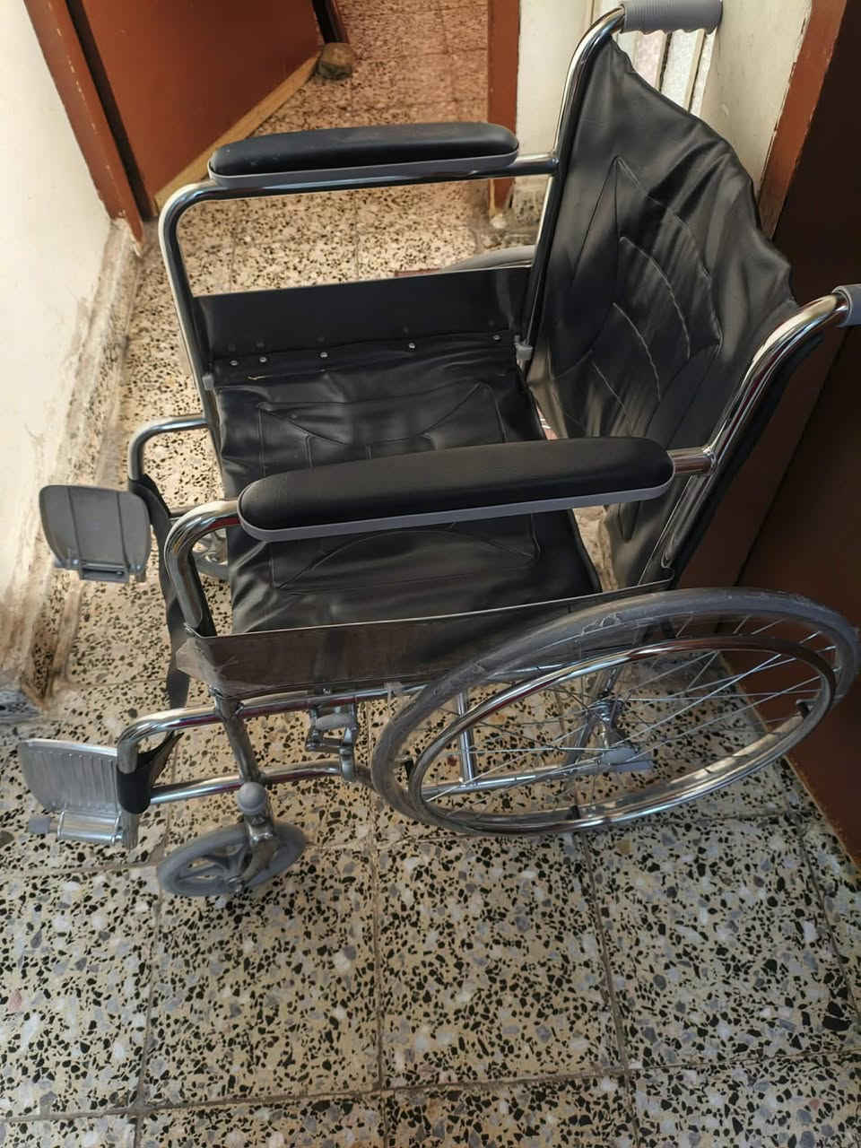 عربانه كلش جديده مستخدمه شي قليل
السعر 100 بيها مجال بسيط 
***********
