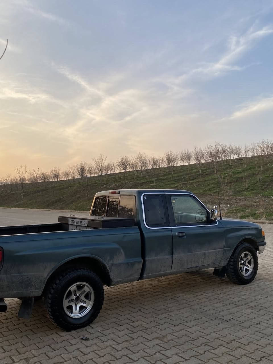 سلاو تان لێبێت هاوڕێیان  ئەم سەیەرە بۆ فرۆشت مازدای ئەمری کیە تاکو ڕوبعە  مۆدێلی 1998 ڕەقەم سلێمانیە  بیلاد ٤ بستۆنە تاک ئەکسلە مەکینەو گێڕو تەقەو ڕەقەو هەموو گیانی بەشەرت هەدەمێ سەنەوی بەسەر چوە  سعری ٥٠ گەلایە ، کێ حەزی لێبوو لەخزمەتیام) تەلوفونم بۆ بکات ،،***********
