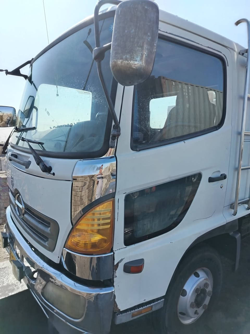 شيطان هينو كرين وسطحه للبيع الكرين اف اكس سلايتين والسطحه ٣ جكات الطول ٦ متر والعرض ٢٣٥ متر بسمي السنويه لغايه 29 رقم انكليزي بسمي مكينه 80 عادي لا تبخير ولا تنقيص مكفول الشاصي والتبريد شغال ثلج جاهزه للعمل تبريد شغال *********** او *********** ورحمه لوالديكم لحد يعلق الشراي يتصل
