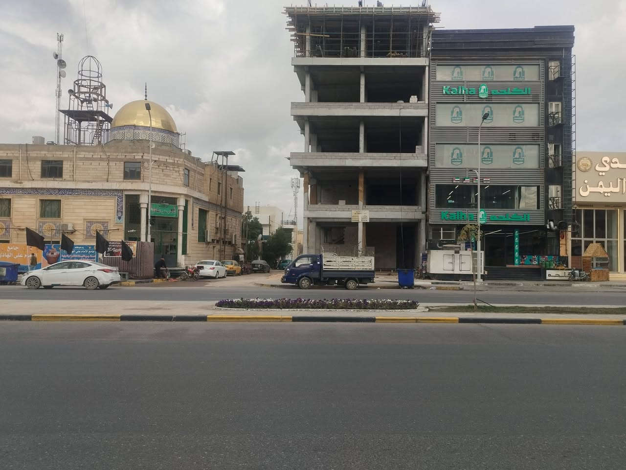 سلام عليكم
بيت ركن للبيع في الطويسة فرع جامع علي الهادي ع على اليمين خلف مطعم الكلحه يبعد عن الشارع الرئيسي 50م المساحه 338م للاتصال ***********
