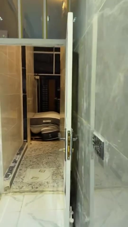 دار للبيع مساح ١٠٠متر
واجه ٥ نزال ٢٠ 

٣ غرف نوم استقبال خدمان ٢ 

مخزن مغلق ٥*٦متر

استقبال وحولي ومنور 

داخل ديكورات. جدار وسقف حديث شارع ٨ متر مقرنص 

كهرباء ومي ومحاري متوفرات زراعي سند ٢٥

عنوان زراعي ال ٦٠٠ خلف الكوخ 

***********
