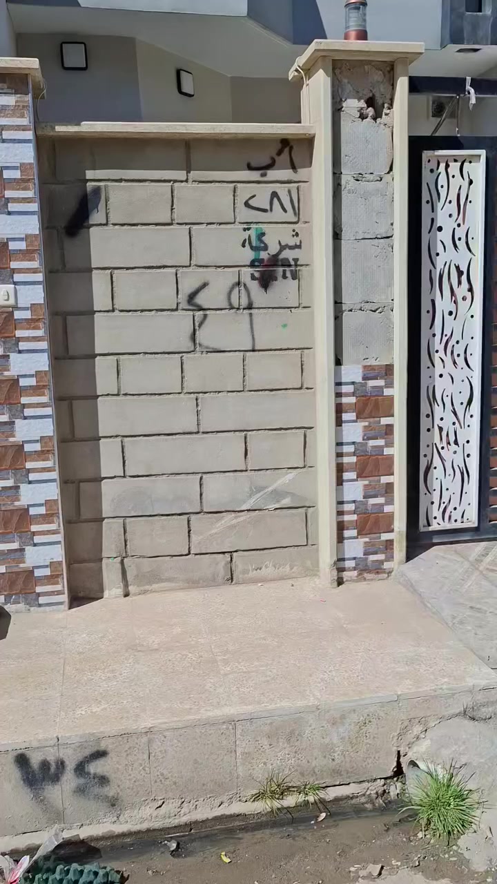 سلام عليكم بيت للبيع مزارع زيونة قرب دائرة المرور ثاني فرع قرب تيم مارت مساحة البيت ١٠٠ متر الواجه 6.25× 16.5
شروق طابقين كل طابق معزول عن بعض الاستفسار ***********
