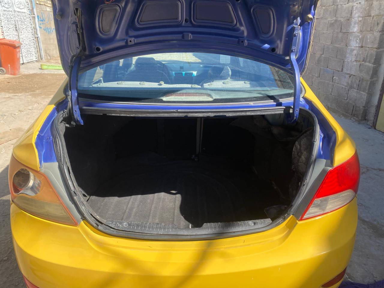 السلام عليكم اكسنت وارد أمريكي موديل 2012 الحادث فقط جاملغ امامي محرك 1600 مكينه جديدة صارله ثلاث اشهر من شاده كير جديد تخم تايرات جديد دوشمه جديد السيارة مصفره هيئة وغرامات والسيارة بأسمي التحويل ثاني يوم 
السعر 85 بيه مجال 
العنوان بغداد الكفاءات العبيدي
الرقم ***********
