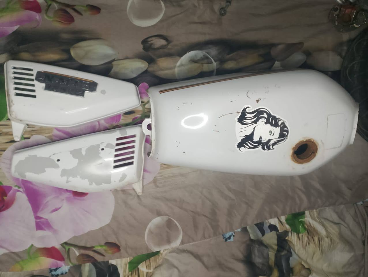 سلام عليكم
غراض البيع الريد شي يراسلني ويدلل 
مكاني بعقوبة التحرير 
رقمي ***********
