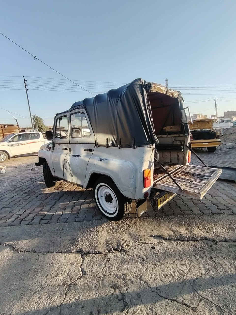 سلام عليكم واز البيع 2000 سياره جهزه ربعه4 دسك بور ستيرن سياره خير من الله جاهزه سعر  7وربع ***********
