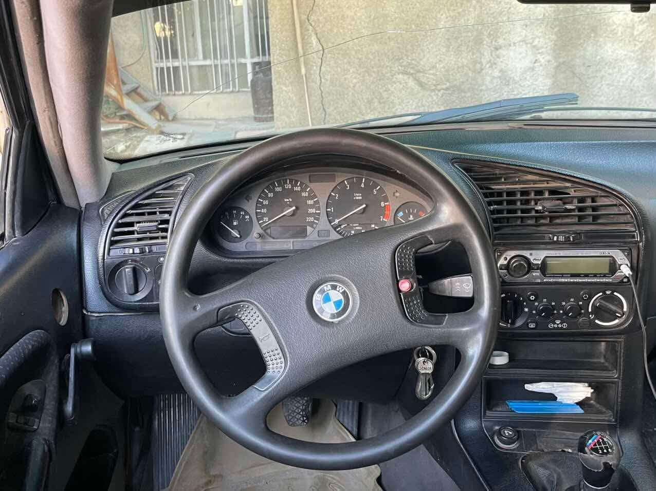 السلام عليكم
للبيع e36 318 اربعة سلندر مكينة بلادية كير عادي تبريد شغال 
سستم صوت كامل امبليفاير دمام 6 سماعات 
السيارة باور ستيرن عاطل يعني ستيرنها ثكيل

للبيع ب35 ورقة بغداد الجديدة
***********
