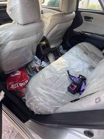 سلام عليكم 
2013 بدون حادث فقط صبغ باب السايق بالعراق سياره جديده وجاهزه من صدر من تايرات ومابيها كل نقص  ماشيه 90 حقيقي السعر 215ورقه

مكان السياره الحارثيه ***********
