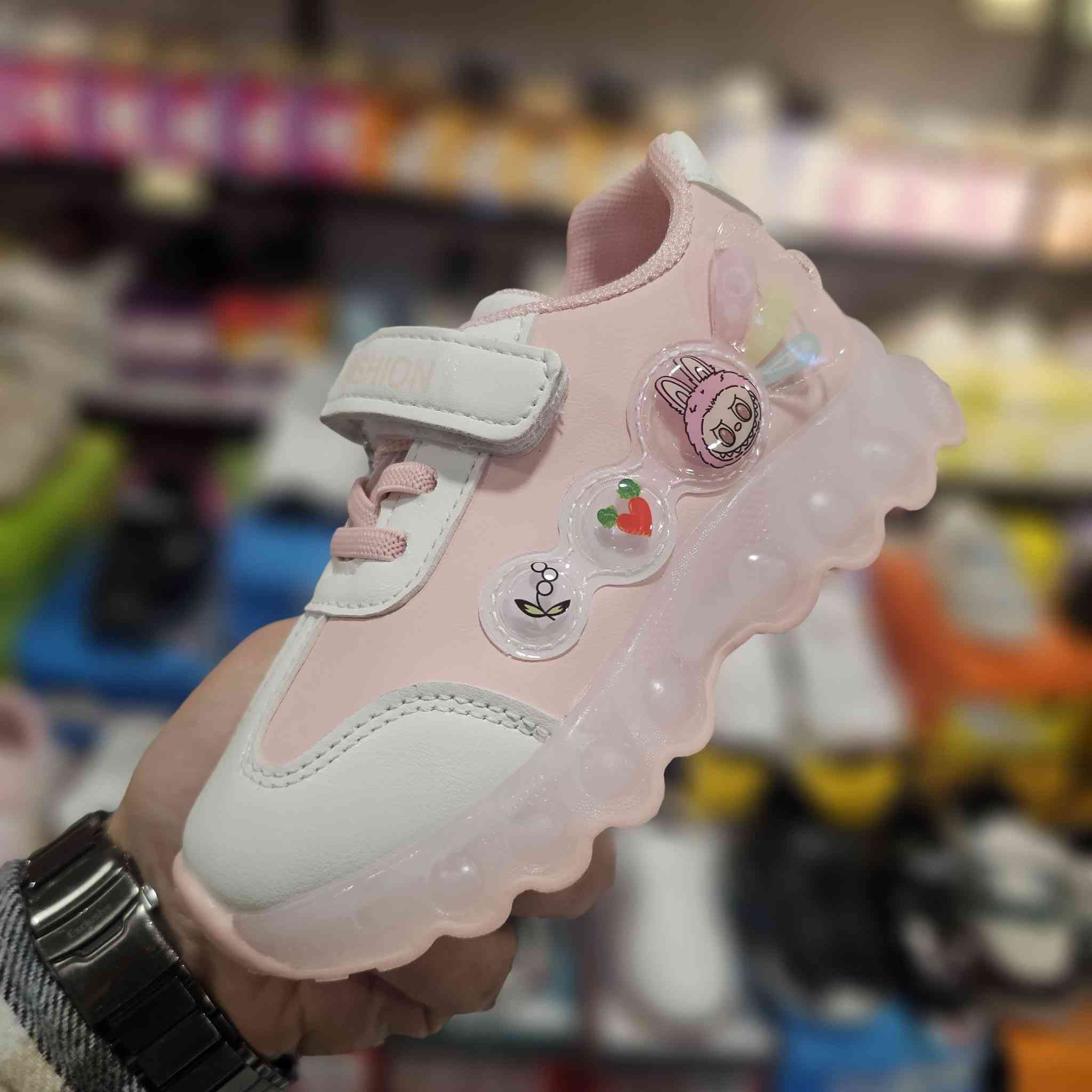 جديد ترانشوز بناتي 
اسفل لايت وطبي 💯💯
مريح باللبس عل رجل الطفل 
قياسات ٣٠/٢٩/٢٨/٢٧/٢٦/٢٥

⭕ العنوان موصل حي المهندسين مول قوارير
      الطابق الثاني 

⭕يوجد توصيل داخل الموصل 

⭕هاتف ***********

⭕هاتف ***********
