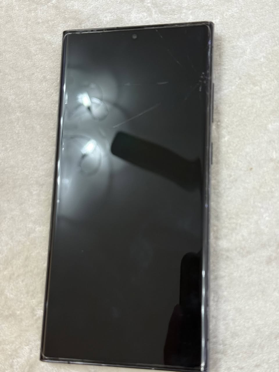 السلام عليكم جهاز S23 Ultra
نظيف سليم من كلشي فقط ضربة في الكلاس الخارجي  الشاشة سلمية 
السعر 550     وبي مجال
نجف لايوجد توصيل
رقم : ***********
