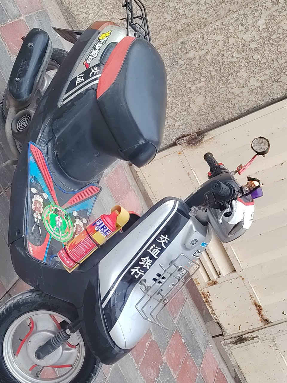 السلام عليكم دراجه بطه 2003 نضيفه كلشش عل أيدي نضافه فول محرك اخرس اخرس نكرة سلف شرط كله تشغيلك سلف كهربائيات كله بلاد حته كابريتر بلاد مرتبهه قفل اكسل قفل سكان قفل جنطه يعني الدراجه مال جناي وعل ايدي عداد كلشي بيه يشتغل السعر 370 بيه مجال للشراي وبلخدمه مكاني حي رمضان ***********
