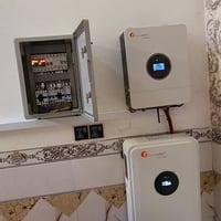 تم تنصيب منضومتين طاقه شمسيه  بمقدار 10A نهاري و 5A ليلي  بالاعتماد عل...