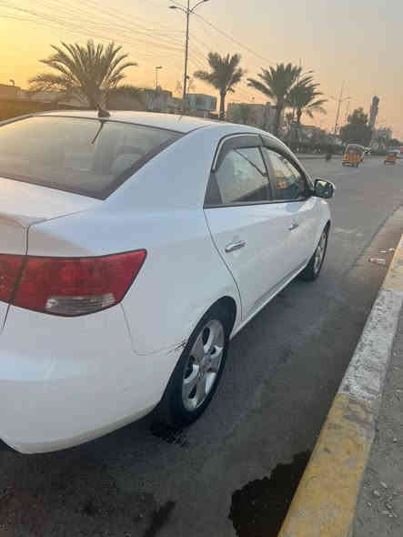 السلام عليكم
سيراتو موديل 2011 خليجي
بيهه باب وجاملغ خلفي صبغ 
والسونار موجود بالصور
مكينه 1600 وبيهه منظومه غاز
رقم بغداد تحويل مباشر
4 دسك 
شاشه وكامره
سيرفس جديد  
تخم تاير جديد
سياره بدون نقص
سعرهه 95 ورقه وبيهه مجال جدا قليل
رقم الهاتف ***********
