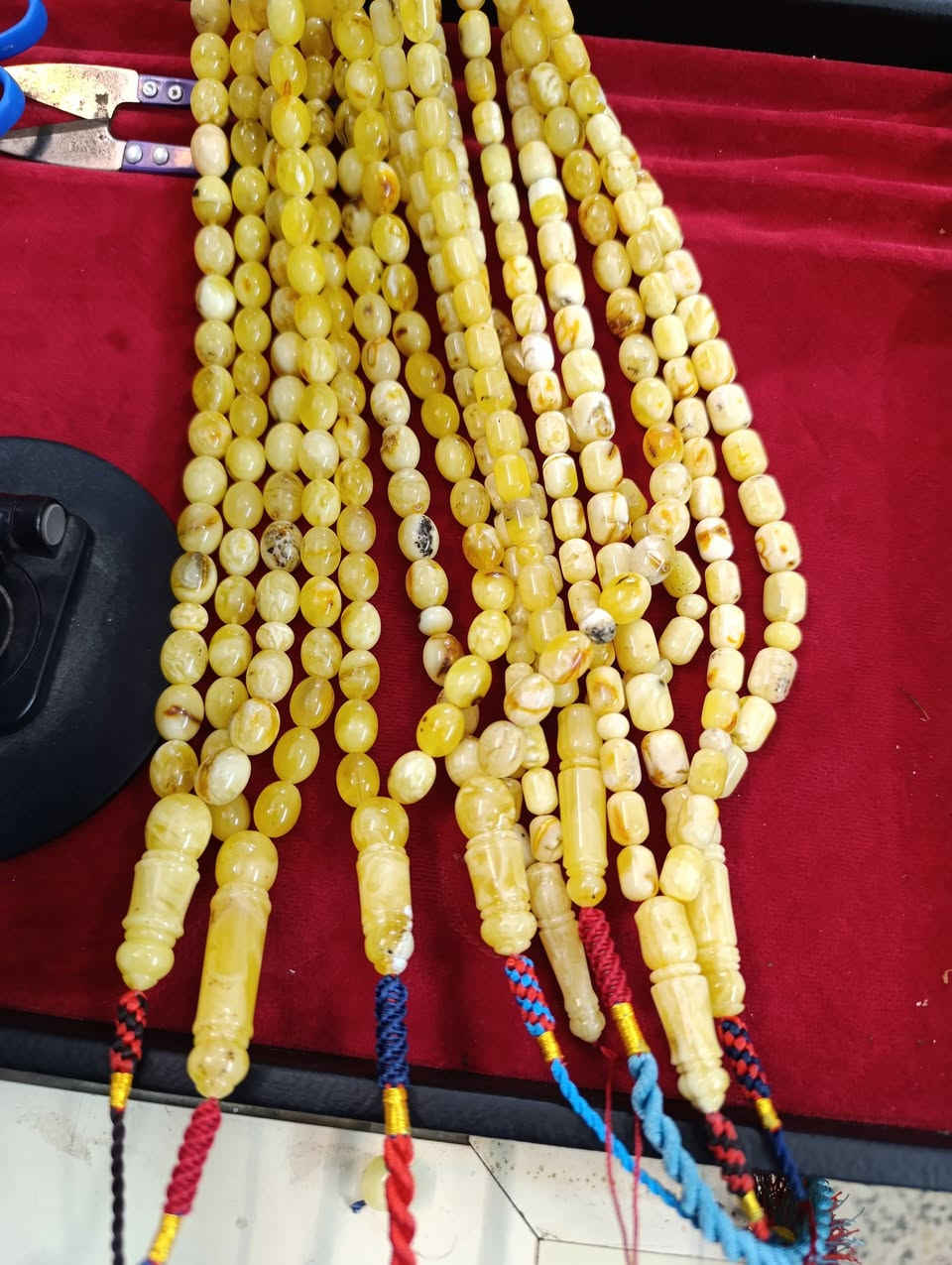 كهرب كلنكرادي جميلات شواهد استندر نمش بسيط كلش وزنهن الكلي 312 غرام بيعه وحده على 2500 الف عراقي الغرام يوجد توصيل *********** خالد ابو علي الساعدي
