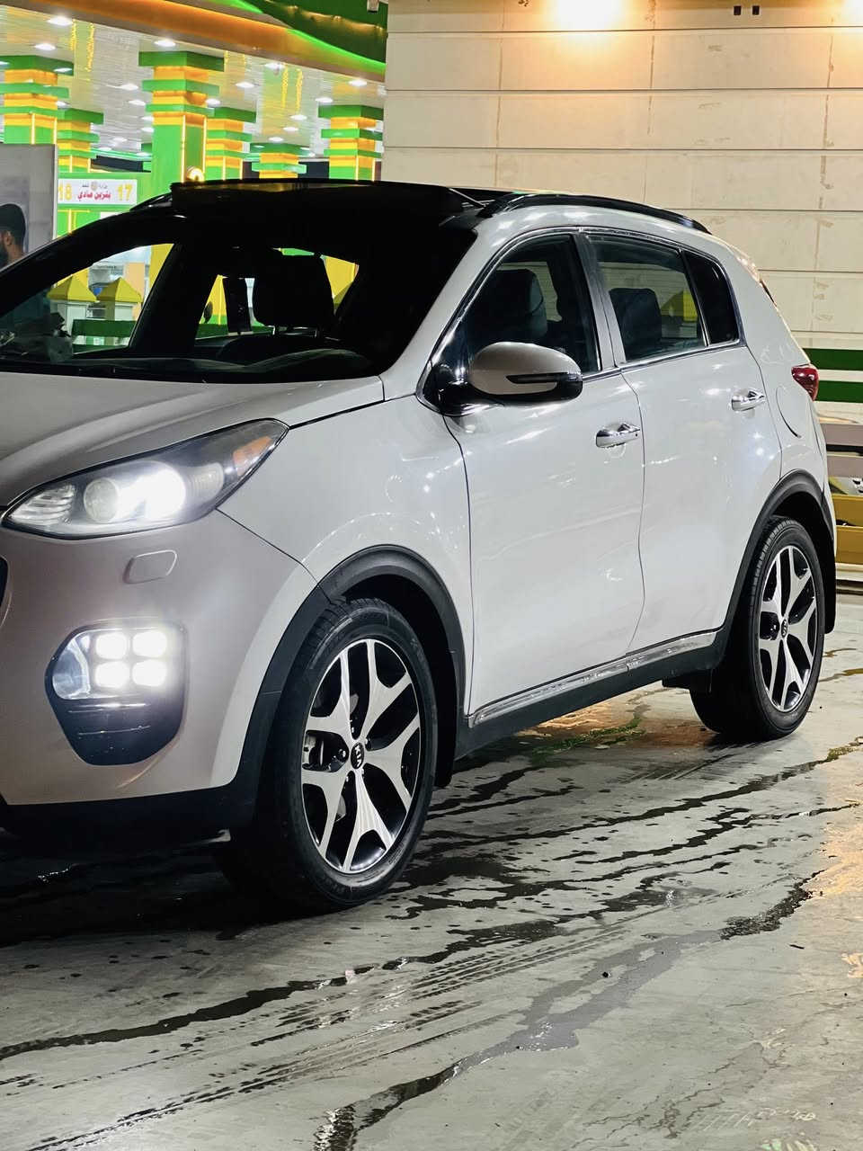 السلام عليكم سبورتج جي تي لاين اعلى فئه موديل 2018 بغداد رقم نكليزي رقم وسنوية وهزه جدد السعر 124 وبيه مجال 
الموصفات 
بصمه
بنراما 
داخل جكليتي 
مري شفط زراد لايت حساس امامي خلفي 
نظام ترحيب 
كشنات تدفى تبريد وجلد لادارات امامية وجانبية صندوك كهرباء وشفط سايد بريك بصمه فور ويل بريك وتو سايد بريك دكمه تبريد ثلج يدات نيكل بلاد شاشه بلاد وكامرة لايت زنوب بلاد ولد امامي خلفي ماشية 78mi مري شفط تحكم ستيرن جهتين وتدفى شفتات رياضية  
ملاحظة السيارة مصبوغة عام 
عنواني بغداد ممتواجد ع فيس وتساب موجود 
***********
