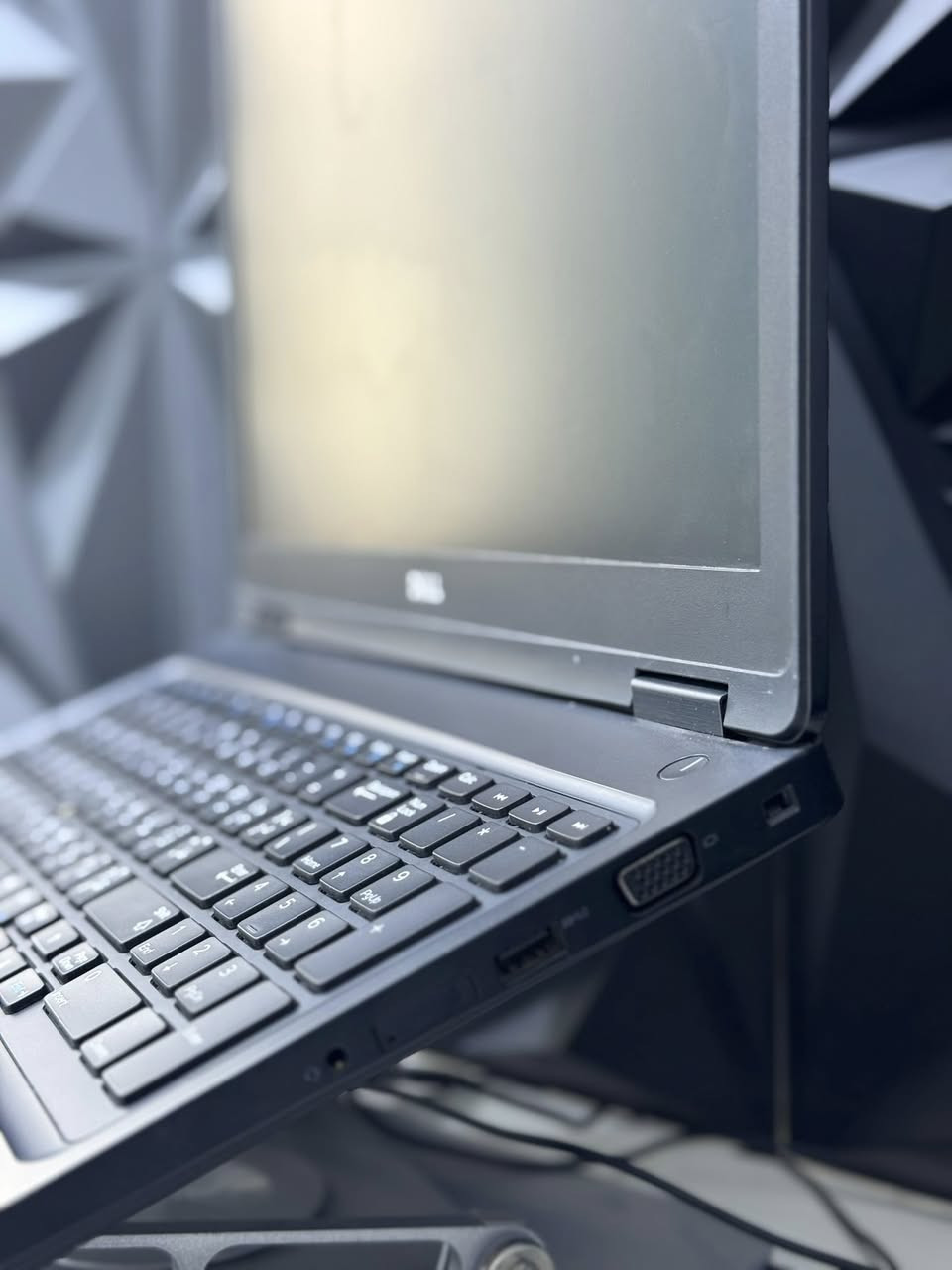 لابتوب DELL CORE i7  7th Gen نضيف للبيع للأستفسار *********** او واتساب
مكاني بغداد
