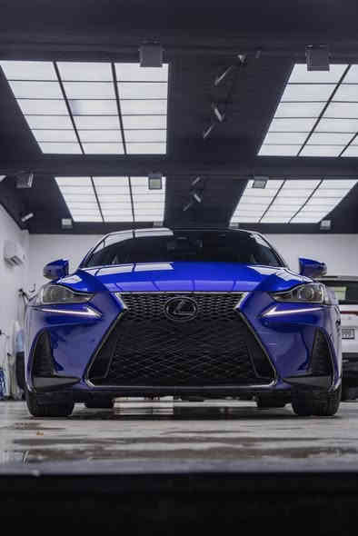 السلام عليكم 
للبيع luxes is 300 awd
الموديل : 2019
الفئة:F sport
اللون : ازرق
الممشى قابل للزيادة: 57000km
التفاصيل : وارد امريكي بيها حادث جامرلغ خلفي عكس السايق وباب خلفي صبغ + دعاميات طاك بيها ايرباك بردة
و صار بيها طخة هنا بالدعامية الخلفية من نفس جهة حادث امريكا و تصلحت الدعامية و صار اكو تعديل بارد بسيط بباب الجنطة و بيها شخط بباب الصدر يحتاج تعديل 
مواصفاتها معروفة دبل ماوس للتحكم مال شاشة و تحكم وضعيات القيادة
كيج الكتروني وسطي متحرك خاص لفئة ال f sport 
رادارات امامي و جانبي 
مكينة ٦ سلندر ٣٥٠٠cc
البچم مغلف ppf
و القمارة مغلفة ppf اسود
 السعر :20500$ شدتين و خمس اوراق و بي مجال بسيط
للتواصل : ***********

