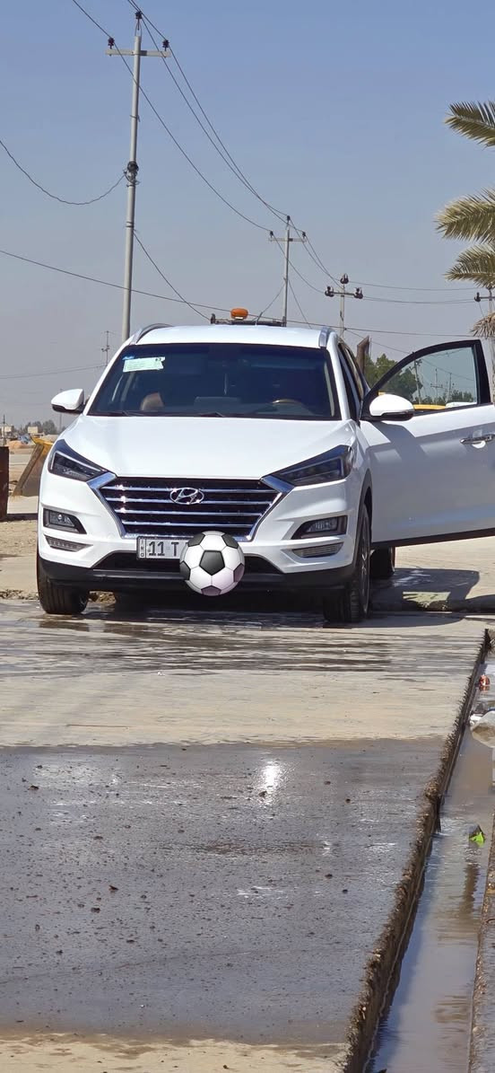 توسان 2020 رقم بغداد إنكليزي باسمي
خليجي مكفوله كفاله عامه من الصبغ والتبديل ما عدا بارد  وشخط بلا صبغ
السياره فول ماعدي البونراما
خمس عدسات
كشنات كهرباء
شباك لكزز
مري شفط
داخل جلد مشمشي
ماشيه 111 الف حقيقي
حداديه نضيفة

السياره كلش نظيفه تراي زيرو
مكان السياره ديوانية  ٫٫٫٫للاستفسار الاتصال على الرقم ***********
 السعر اتصل وبيك خير وتدلل
