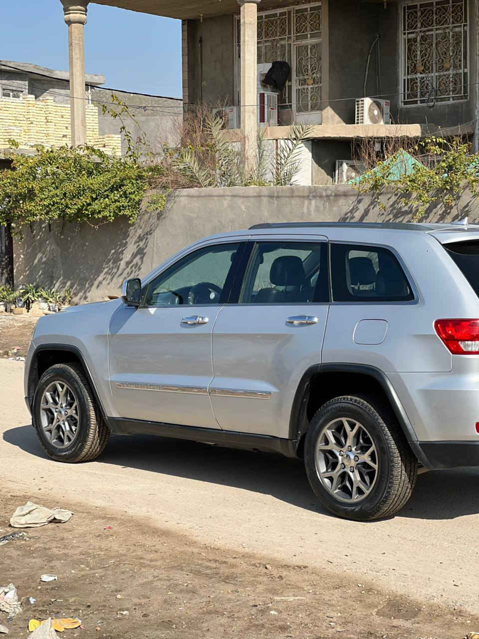 سلام عليكم سياره جيب 2012 امريكي كلين كفله عامه من كلشي رقم بغداد  تحويل ثاني يوم سياره جديد احله من صور السعر 170وبيه مجال شراي  يتصل  *********** مكلف بل نشر
