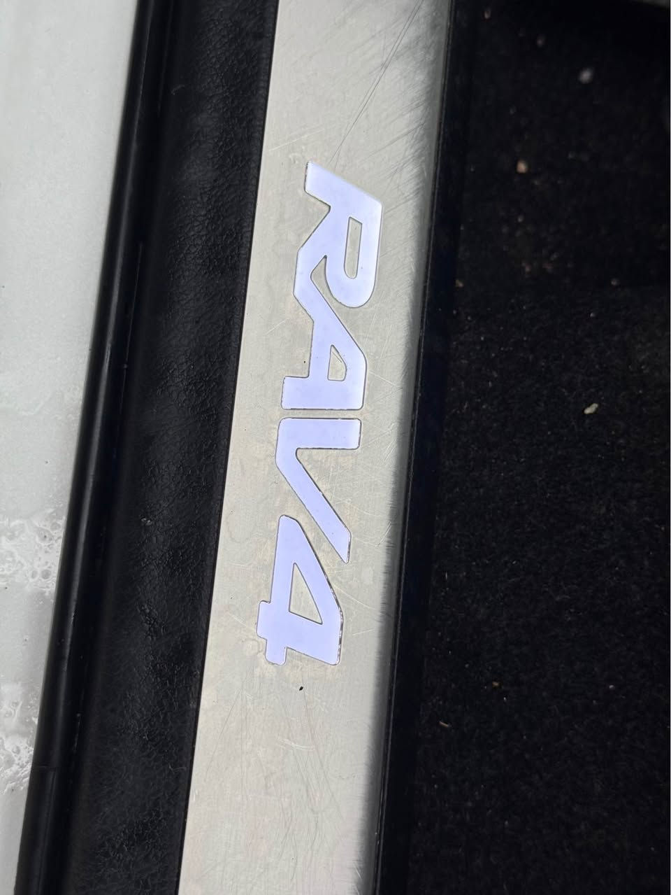 تويتا رافوري لمتيدي بريمي فولي صفري شةريكة جيهان 

پاءبةسمة شةغال دةبيل اكسيل ويل گةورة تةريشة نيكيل  لايت ليد ٣ حةدةسة كوشين كارةباي كوشين جلد هيتةر سارد گةرم شاشة گةورة گيج اليكتوروني ٣ گيج مودي يكو نورمال سپورت تةبريد مةركةزي دةشبول ليد بلادي پانؤراما سةقيف شوشة رةش وارليس جارج  ناو قةيسي سندوق شةفيت ٤ تاي  نوي بلادي كاميرا كوشين خةزين 
دةحامي بؤ دةحامي شوختيش بةشةرت بي ساردي 
تةنها ٤ پارجةي پيشتي  دواوة سبوخة بي داخيلي پيش كةپيس ارباگ بةشةرتة هةموو گياني بة شةرتة *********** شمشمل, السليمانية
