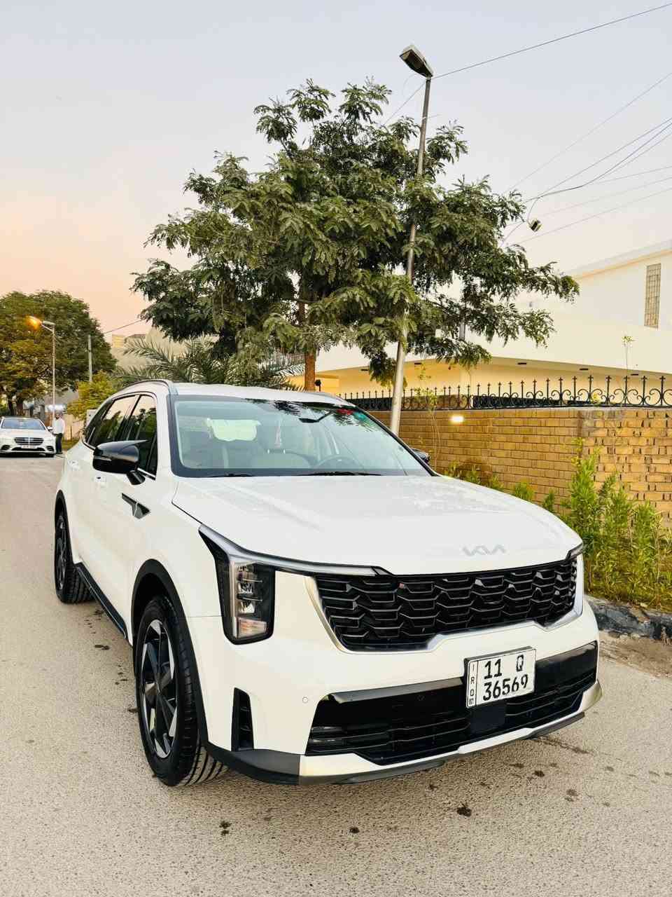 السلام عليكم سورنتو 2024 رقم بغداد بسمنا مكفولة كفالة عامة زيرو ماشية 8 الف 
خليجي ضمان المجموعه الدولية
ماشية 8000مواصفات السيارة 
بصمه وتشغيل عن بعد
صندوك كهرباء كراسي كهرباء 7 راكب
اناره داخلية لايت 4 عدسات 
دشبول متصل
تبريد شاشه ثلاث قطع تبريد
4سلندر محرك 2500
ام الضمان سيارة 
السعر 270  بيه مجال 
***********
مكان السياره بغداد حي اور
