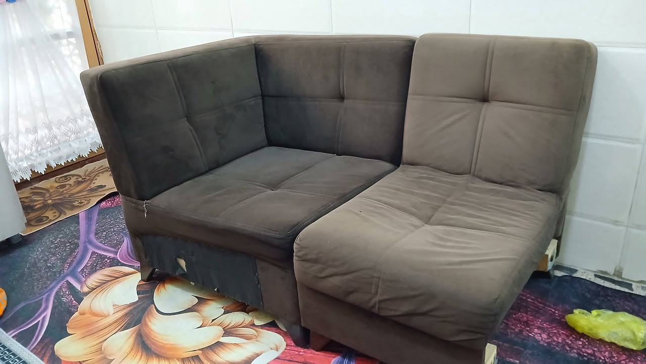 السلام عليكم
ديوان للبيع 9 مقاعد نضيف جدياً سرير قلاب سعرة 350 و بي مجال بسيط مكاني بغداد مدينة الصدر قرب ساحة الحمزه
 ***********
