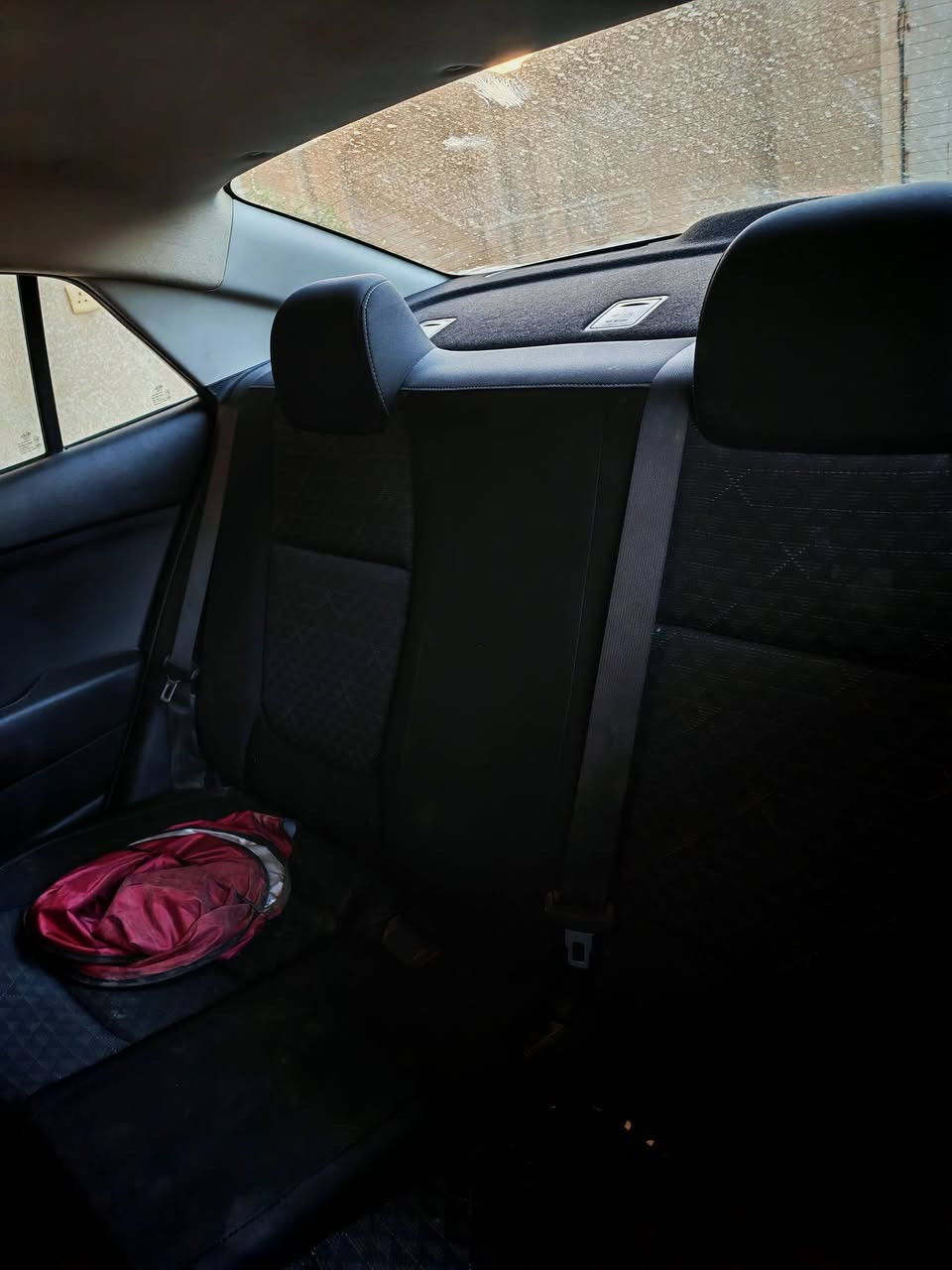 ​🚗 للبيع: كيا ريو (KIA RIO) موديل 2020
المواصفات:
​اللون: أبيض
رقم دهوك سنويه ٢٠٣٠ تسقط 
​الوارد: أمريكي (ليبل واحد بالكامل).
​المسافة المقطوعة: 50 ألف ميل فقط (سيارة بعدها بنشاطها).
​المحرك: اقتصادية جداً وعملية.
​حالة البدي والضرر:
​الضرر: حادث خلفي بسيط موضح (قبغ الصندوق مع جاملغ خلفي يحتاج اعادة صبغ).
​الصبغ: صبغ القطع المتضررة مع وجود قطعة "كلير" فقط للحفاظ على جمالية اللون وتناسقه.
​الأهم: البجم كبس (وكالة) وغير مفتوح نهائياً، السيارة من الأمام سليمة 100% وكافة الإيرباغات سليمة.
​الشواصي واللغود: سليمة وبشرط الفحص.
​الحالة الميكانيكية:
​السيارة بحالة الوكالة، محرك شرط حجم 1600 بانزين عادي وكير شرط وتبريد (ثلج) وصدر بشرط الفحص.
​جاهزة من كل النواحي وما محتاجة أي صرف.
​💰 السعر المطلوب: [ 119 ورقة] (قابل للتفاوض البسيط للجادين).
📍 المكان: [ موصل / حي المصارف].
📞 للتواصل: [***********].
