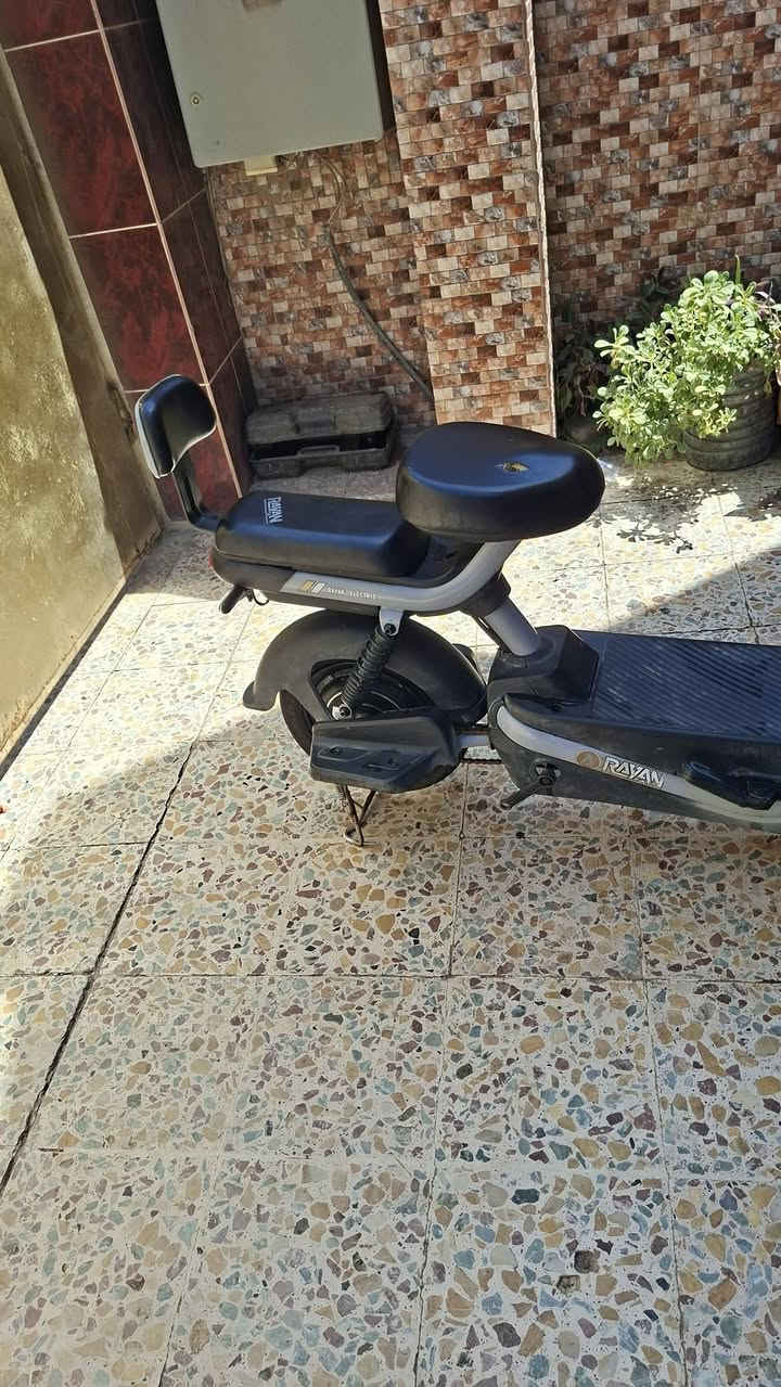 دراجه شحن حجم اربعطعش البيع دراجه 
قويه شركه ريان دراجه قويه مكاني بغداد الغزاليه شارع الضغط تمشي اربعين بيه تلاثه نمر رايده 300 بيه مجال هاذه رقمي اليحب يتواصل وياي *********** نقصه دبل اشاره واحد
