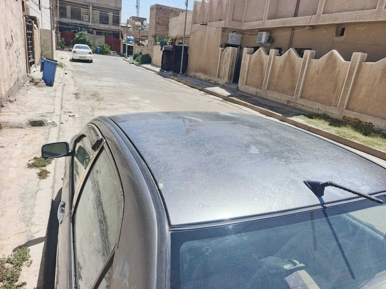 لانسر ٢٠١٠ مكينه ٢٠٠٠ بلادية مكينه وكير وتبريد خير من الله تخم تاير جديد وتخم ويل جديد وراديتر جديد بلكات ونوزلات حاوية السيارة فقط جاردة رقمها بغداد بأسمي مكانها حي الجهاد شارع الشارقة سعرها ٧٢ ***********
