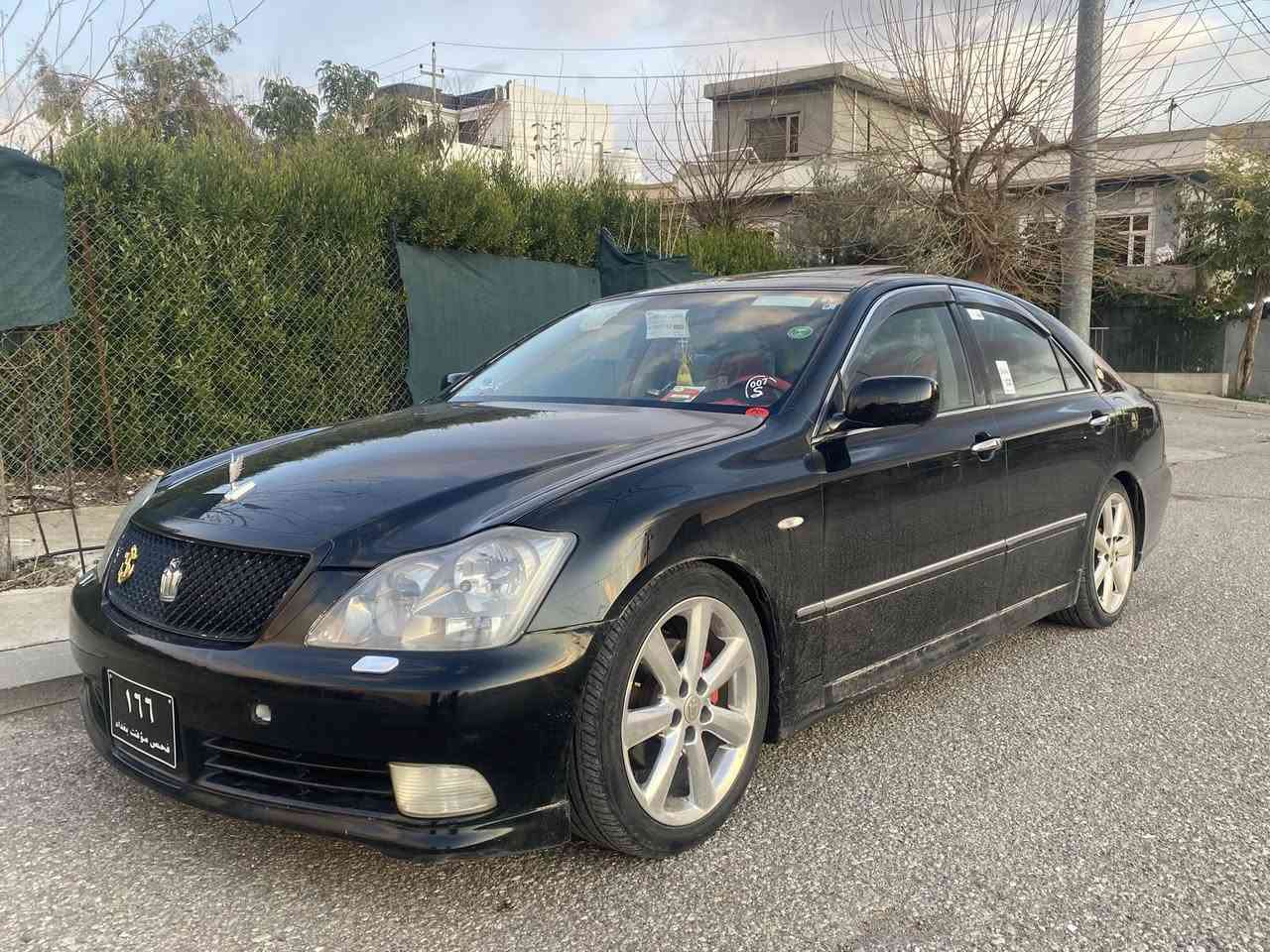 شاهانە ساخ 
کەڤەرو شاسیو بویاخ بەشەرت
جوار دوکمەی مەکینە ١٨٠
سلایت 
***********
