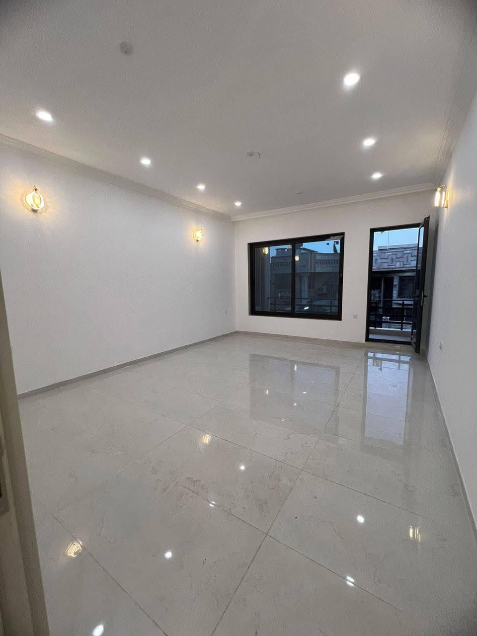 السلام عليكم🖐️
الي يريد يشتغل بيته ركم جبسن بورد بوكسات بروفايل 🔥
 سحب لوحات صبغ داخلي وصبغ واجهات 💯
تنضيف وصبغ الشبابيك✨
تعال يمنه شغل درجه اولى تريد يوميه تريد مقطوعه 👍
والعروض ويانه متخلص 👇👇👇
تصبغ 3غرف الرابعه مجانآ ،🫣
تشتغل بوكس جبسن بورد سحبات المخفيه مجانآ🫡
سرعه بالانجاز امانه الله ورسوله🙂‍↔️ 
للاستفسار اكثر مراسلتنا ع واتساب ***********
