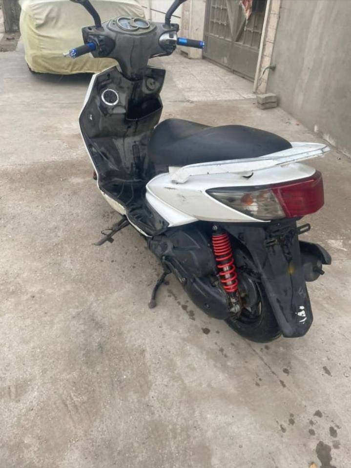 سلام عليكم.  دراجة سكنس  فحل كابريتر دراجة خير من الله مكينة ناعمة كفرات  مختمة شغالة جميع الكهربايات  سلف اشاير بك لايت عالي ناصي السعر ٦٠٠   مكان حي اور   الرقم ***********
