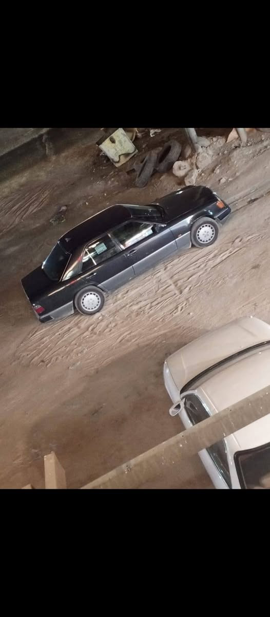 سلام عليكم 
مارسيدس دب موديل 89
رقم بغداد سنويه بيهه سنه بنهاية ال 26 تنتهي 
مكينه  Vvt 2500
مكينه فول شلعه كير برادو قبل شهرين بدلته
حداديه تخم تاير كهربائيات سياره جاهزه للخير 
شرط ترايك لبغداد
السعر 55 وبيها مجال

عنواني بصره قضاء المدينه 

***********  بي واتساب
