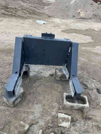 حاضن بلوك جديده سعره6ورقات  وبيه مجال الاتصال 07703089112