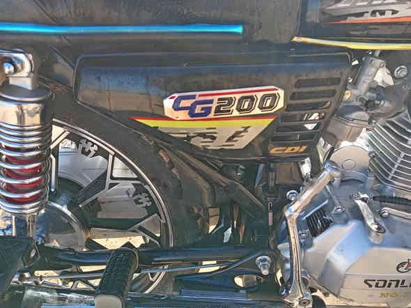 سلام عليكم سيفان 25 محرك 200 مامفتوح نشاط فول كهربائيات كله شغاله سعر 720 ***********
