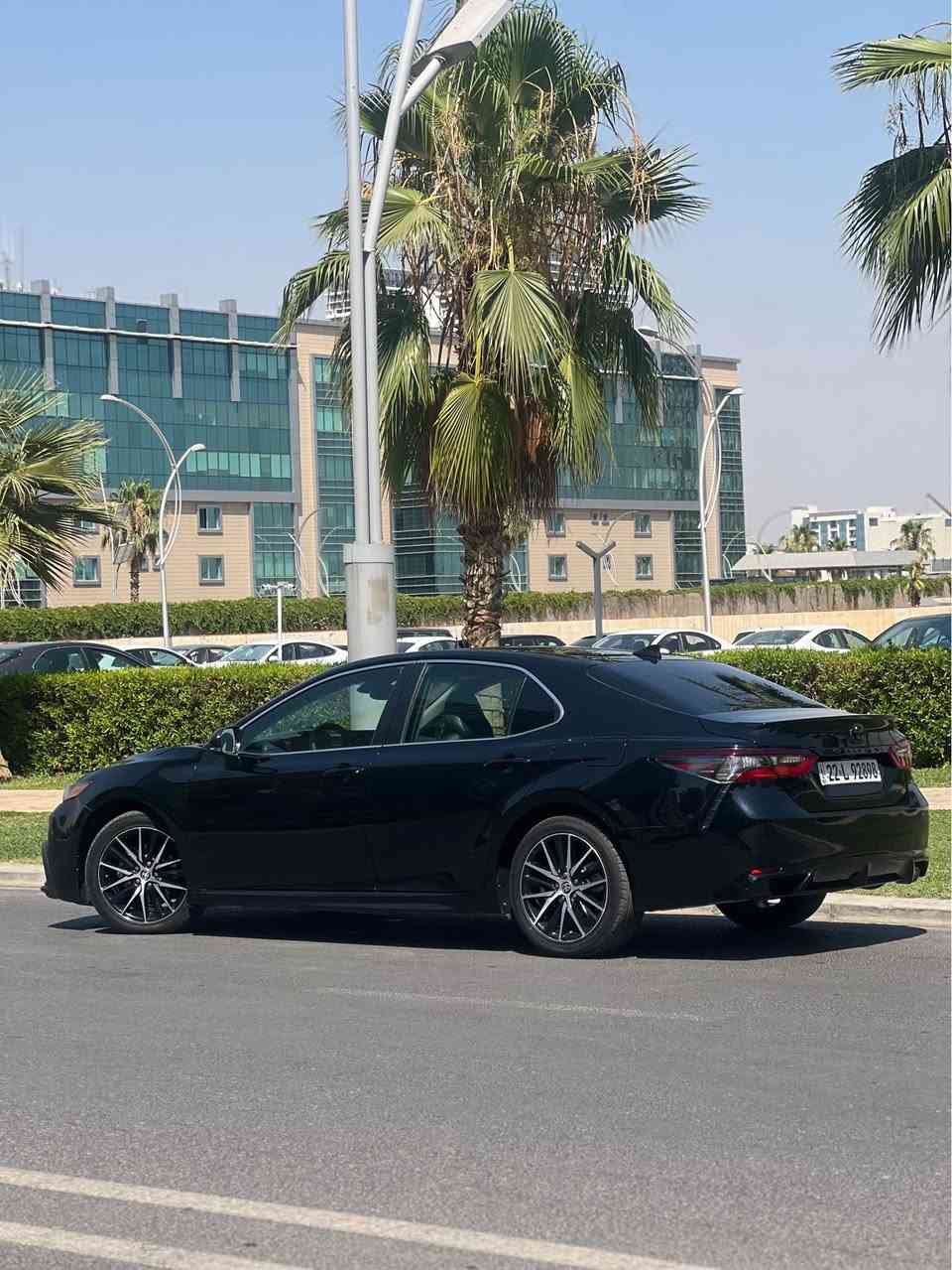 كاميري مؤديل 2023 مواسفات se black top  به سمه و ئاوينه رادار 
ته نها بونيت و چاملغ لاي سايه ق سبوغه 
په ره شوت ته نها سوكان ته قيه و سيسته م كرايته وه 
ته نها ٢٣ مايل رؤشتوه 
تاخم تايه و فه خس و هه زه ي نوئ يه 

***********

كامري موديل ٢٠٢٣ فول مواسفات بلاك توب به سمه رادار بس بي بونت چاملغ سبغ ماشي ٢٣ ميل ارباگ بس ستيرن تاك رجع سستم فحص هزه جديد طايات جديد سياره مابي نقص هسه سويت سيرفس
كامل 
*********** أربيل, العراق
