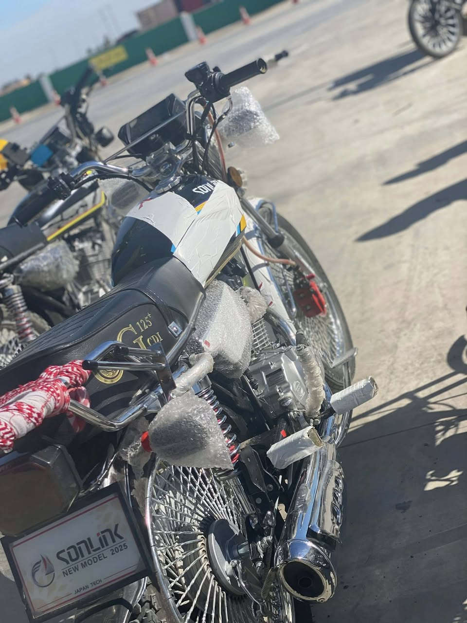 الحلوه للبيع
تايكر 25
شرط  محرك كهربايات
شرط معدل يخوف 
ماشي 5000 وشويه 
السعر 725 وبي مجال 
***********
