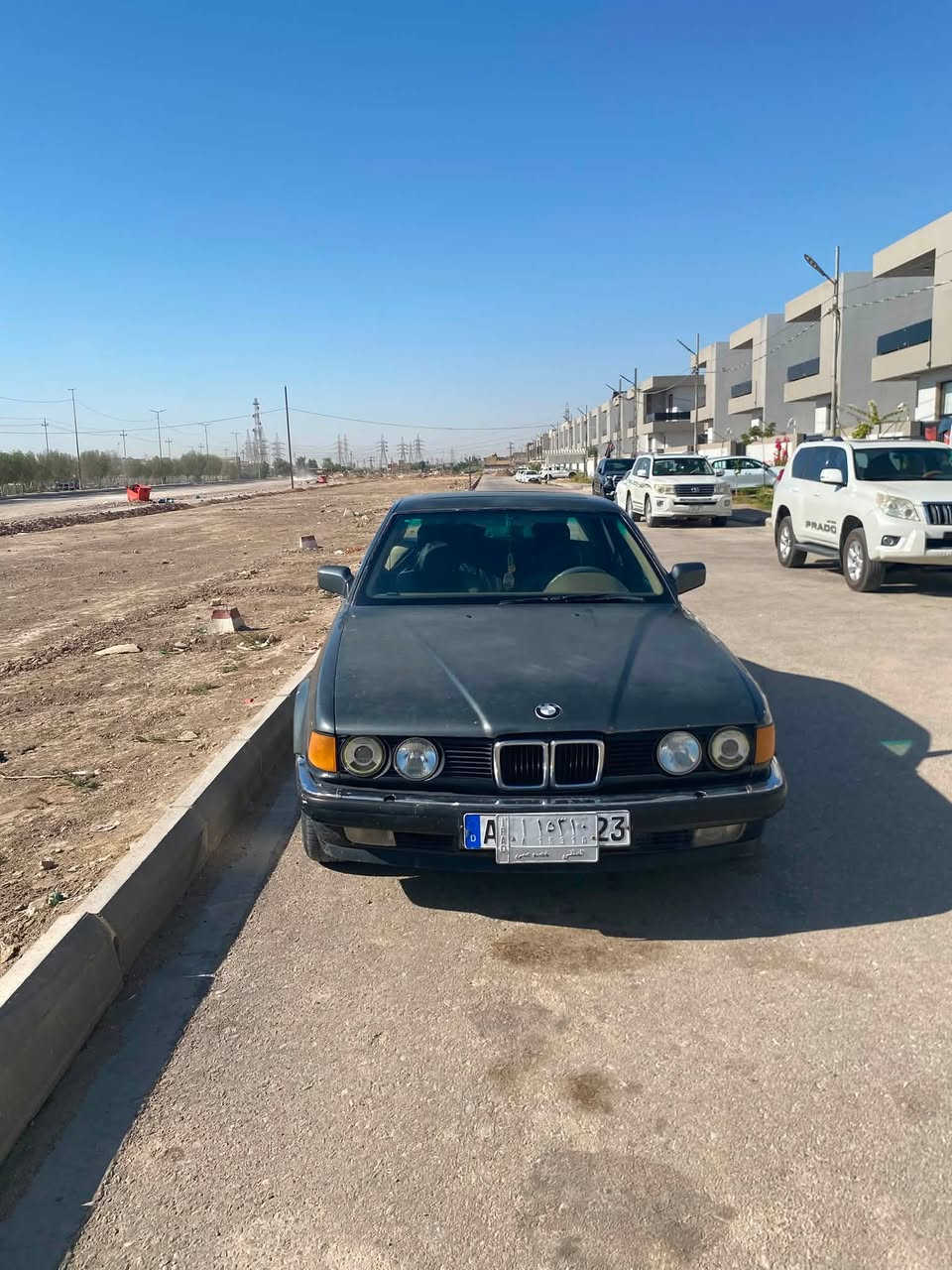 سيارة بي ام موديل ١٩٩٠ حجم ٧٣٥
شرط مداور ثاني يوم 
كير محرك تبريد شغال 
تايرات نضيفة 
حدادية كذالك صار كم شهر من جددتها  بشكل كامل 
كهربائيات شغالة من تحكم بالكشنات و فتحت السقف 
بيه ضربة السيارة بالجاملغ و طخات  تصليحات معجون موضحات بالصور 
السيارة مصبوغة عام لكن بيه جراد على البنيد و الجنطة مثل ما واضح عندك بالصور
رقم السارة مثنى و السيارة موجودة بالسماوة  
رايدها ب ٤٠ و بيه مجال للشراي.
للتواصل على الماسنجر او 
رقم الهاتف ***********
