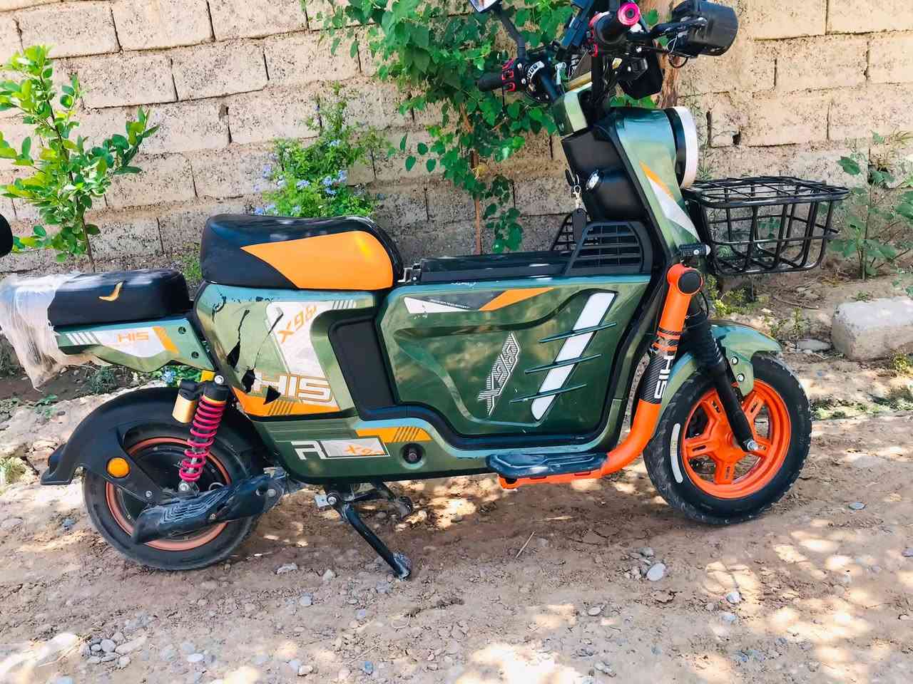 السلام عليكم 

ماطور x900
باتريات 32 امبير 
باتريات عدد 5
اشاير يمين يسار
ضو عالي ناصي 
بي نظام بك R
ماطور نضيف جداً
بي جنطة 

سعر 500 وبس مجال 
يرهم مراوس بماطور بانزين فقط 
متواجد خاص 
هـ ***********
