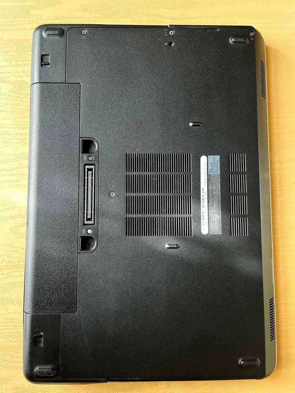 🔴 لابتوب دل dell  اصلي استخدام بيت
المعالج كور اي 5 الجيل الرابع
الهارد   500 GB
الرام 4 منفصل
حجم الشاشة  14 
نظام التشغيل ويندوز 10 pro 
الملحقات شاحنة اصلية
السعر  قيم باليرضي الله


**إذا كنت صاحب هذا الإعلان وتريد حذفه لأي سبب، رجاءا أرسل رسالة إلى الدعم الفني**