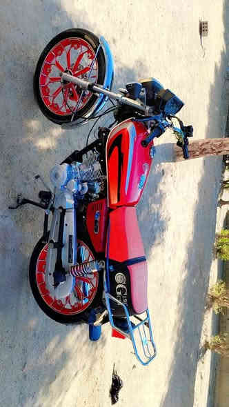 سفانه للبيع موديل 24 وراق سكنر مكفول كفاله عامه شرط انظف من الصوره دراجه جديده كهربائيات كله شغال السعر 700 وبيه مجال مكلف بلنشر اتصل على الرقم ***********
