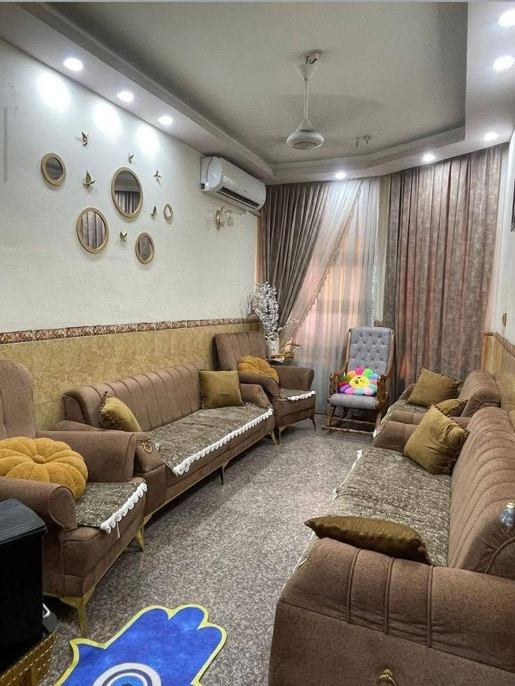 بيت للبيع طابو صرف واجهه ٤ نزال ٢٠
مساحه ٨٠مدخلين استقبال غرفه نوم خدمات مطبخ طابق الأول 
طابق الثاني غرفتين نوم وخدمات بناء 2017موقع حي اور خلف سوق الصبات بضهره ثالث فرع عرض الشارع ١٢ متر  
رقم لهاتف صاحب لبيت ***********
