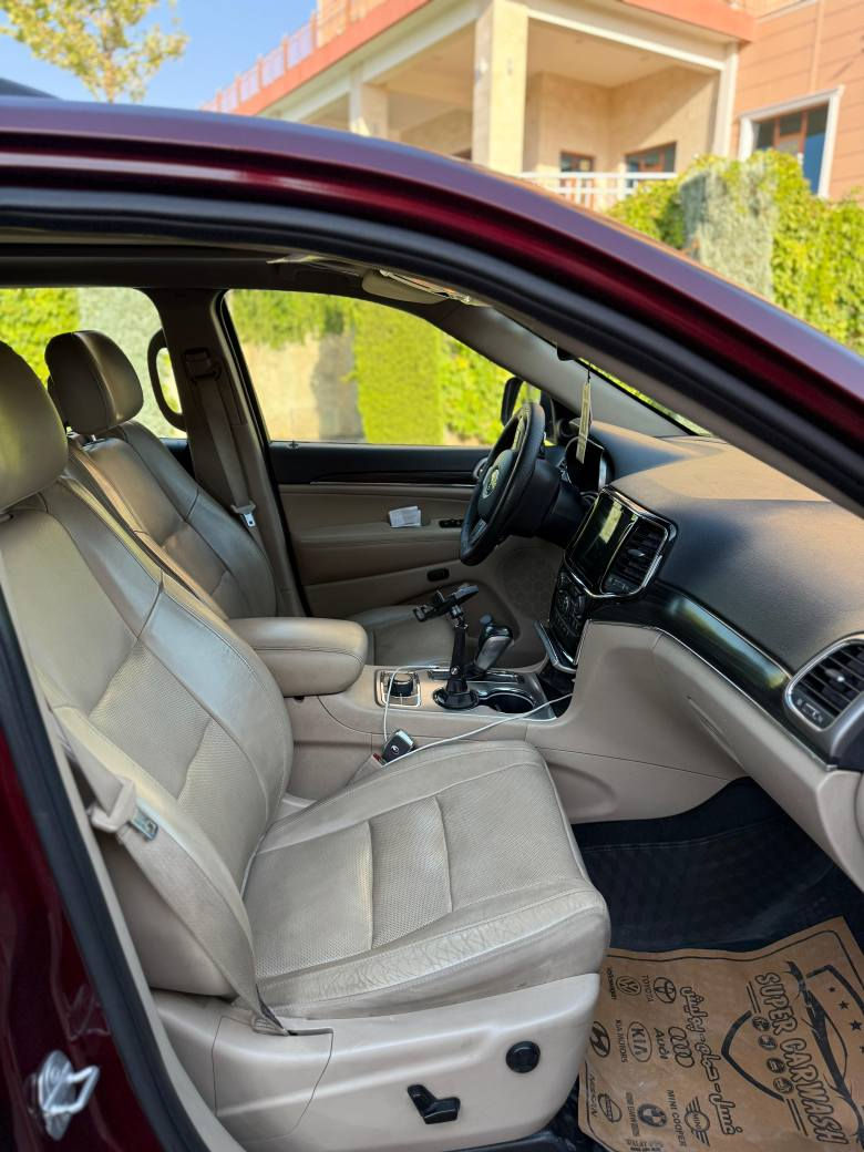 السلام عليكم...
جيب كراند شيروكي للبيع فول مواصفات لمتد بلاص خليجي وكالة ليث العبيدي رقم اربيل سنوية وهزة جديده السيارة جاهزه من كلشي ربع ما تصرف عليها ماشيه80mi ثلاث شاشات كبيرة كشنات كهرباء تحكمات رادارات حساسات كامرة دوارة وهواي مواصفات فول للاخير....وكلشي موجود بالسوك🙏
السعر275 للاستفسار الاتصال او واتساب على الارقام التالية ***********-*********** البصرة, العراق
