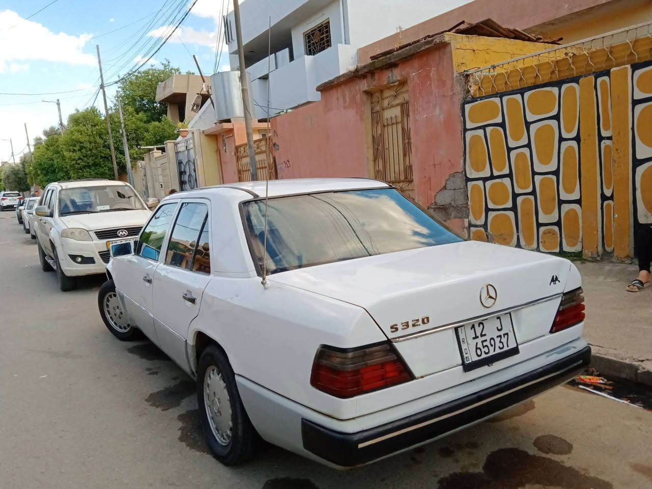 سلام عليكم مارسدس للبيع وللمراوس محرك 4سلندر كير عادي طخمها جديد طخم تايرات جدد سياره مصبوغه عام داخلها جديد رقم نينوئ نكليزي شرط تحويل ثاني يوم شعندك مراوس نزل***********
