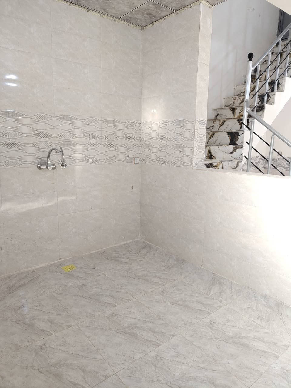 🏠 ،مكتب عقارات الوطن
✨دار للبيع مساحه 50 متر   طابق واحد قرب 
مجمع سيد اسماعيل السكني السكني السعر (33) مليون بناء جديد 
منطقه سكنيه تتوفر فيها جميع الخدمات  
يتكون البيت من غرفه وصاله ومطبخ ومنور وصحيات٢ وطارمة يبعد عن الإمام الحسين ١٠دقائق بلسيارة 
طابو زراعي قرار محكمه سند 25 
للحجز والاستفسار على أرقام ابو زينب العقارات والمقاولات العامه في كربلاء مستعدون الكافة البناء وترميم البيوت 
***********
***********
المجمع على طريق الزوار والمواكب
#عقارات
