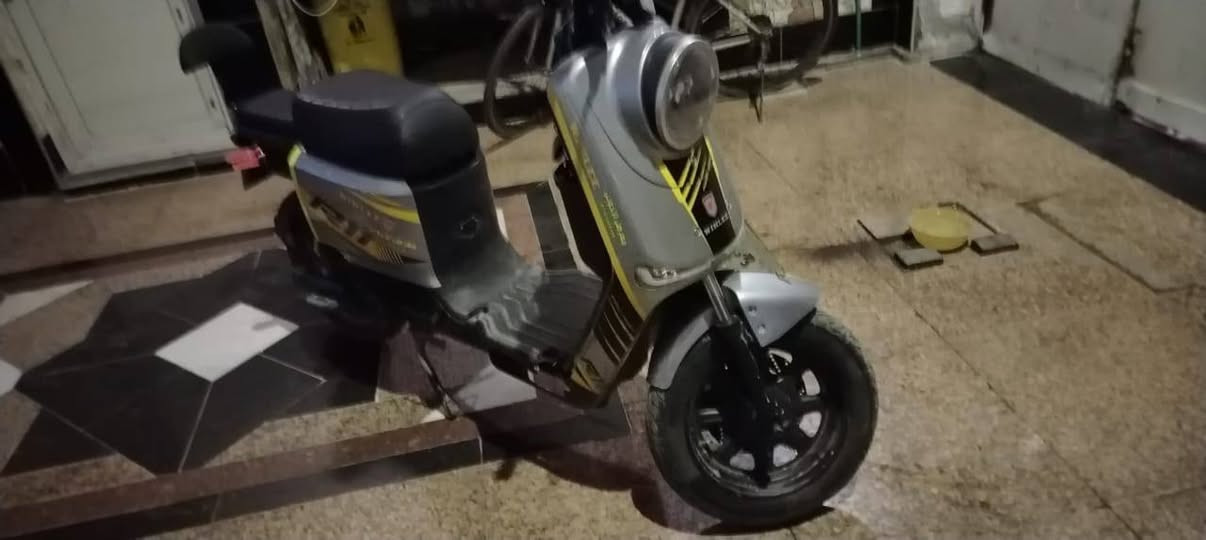 سلام عليكم
دراجه شحن r11 
موديل 25 شحن 
بطاريه ليثيوم 73فولت 45 امبير المسافه 60كيلو 
(بطاريه ليثيوم مو جاف) 
صالها عدي شهرين 
سرعه حقيقي 60 
بيها حادث مثل ما مصور 
...... السعر 650 وبيها مجال للطيبين.......
***********
