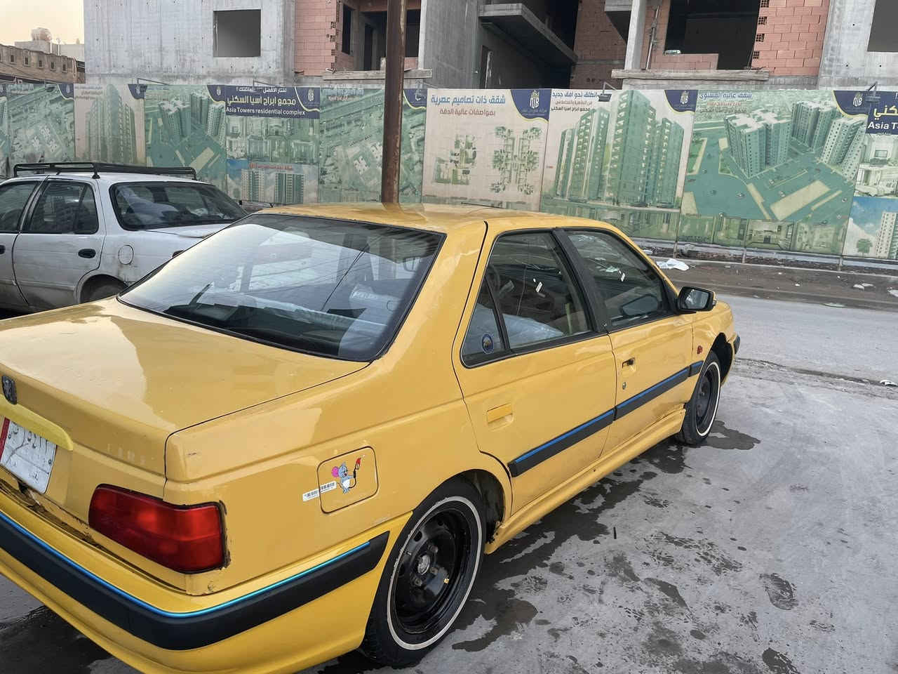 سلام عليكم بيجو بارص ٢٠١٥ 
رقم بغداد انكليزي بسمي مصفره بارحه مستلم ارقام وسنويه لمكان. بغداد الدوره السعر ٣٦
***********
