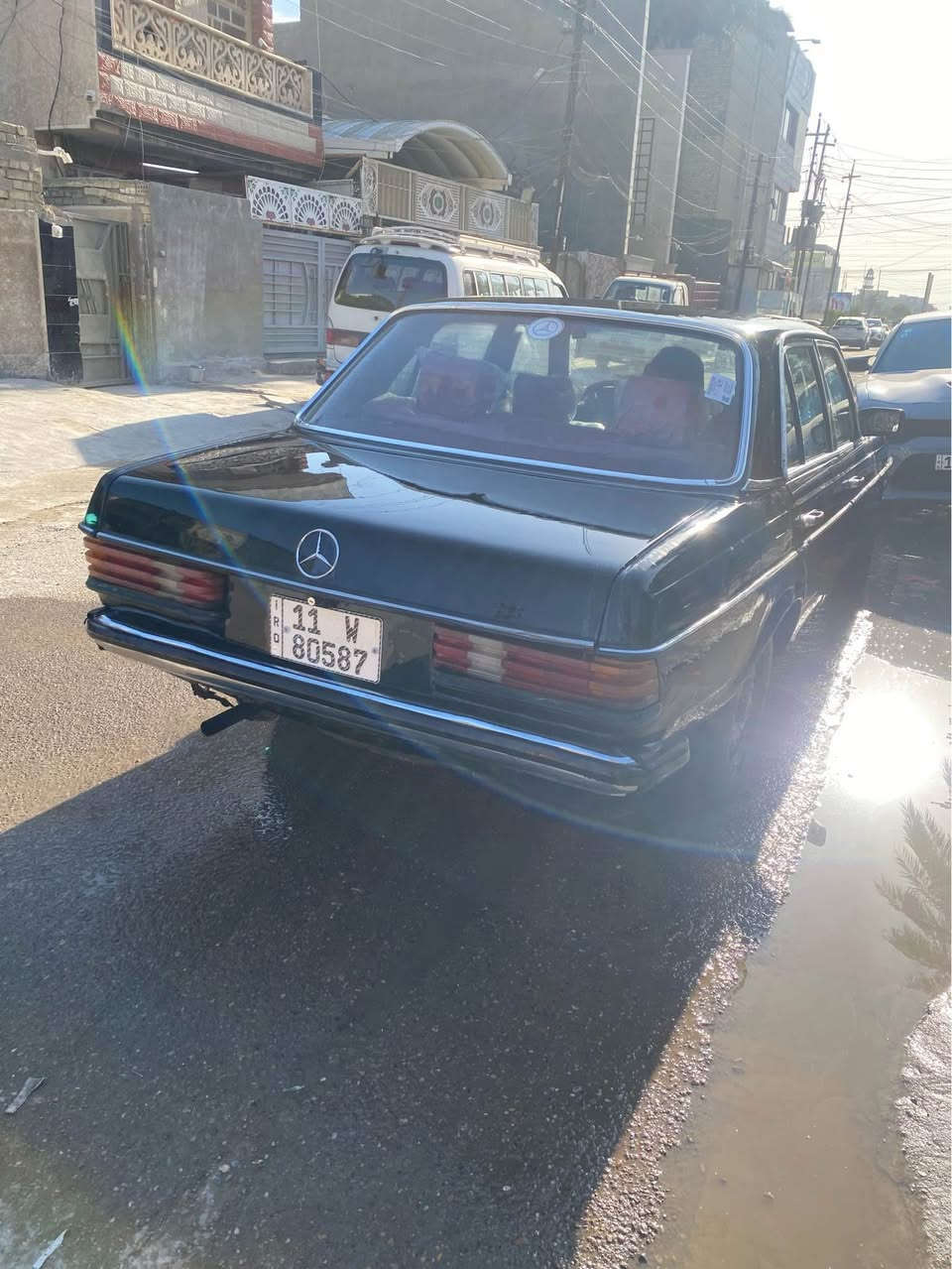 سلام عليكم 
سيارع مرسيدس موديل 1982 ابو جحيل
سنويه جديده هزه جديده رقام جديد نكليزي 
سياره حلوه دواخله مدوشمه ارضيه جلد كشنات جلد 
كير مكينه بحاله جيده محور بطه  سياره شوفت عينك تحويل ثاني يوم تجي تكلبه تشوفه مكاني بغداد بلديات 
*********** بغداد, العراق
