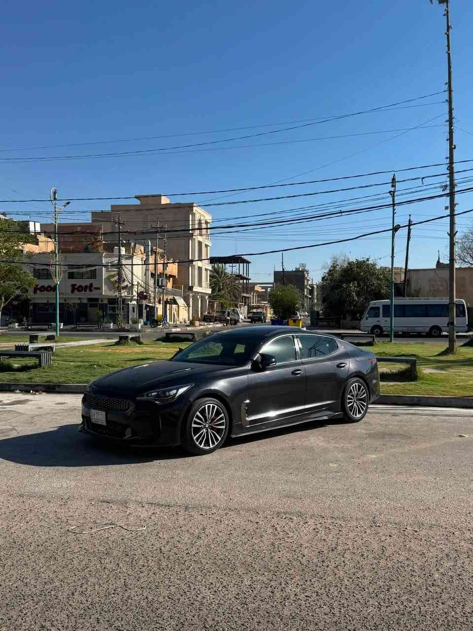 للبيع كيا ستنكر GT1 موديل 2019
* الفئة: GT1
* الموديل: 2019
* المحرك: 3.3 لتر V6 توين تيربو
* القوة: 365 حصان
* ناقل الحركة: أوتوماتيك 8 سرعات مع بدلات تبديل خلف المقود
* نظام القيادة: رياضي مع أوضاع قيادة متعددة (Eco / Comfort / Sport / Smart / Custom)
* نظام Launch Control
* تعليق إلكتروني رياضي
*فجوج Brembo عالية الأداء
* ويل كب وتخم تاير جديد قياس 18
* مقاعد جلد كهربائية، تدفئة وتبريد للمقاعد الأمامية
* شاشة لمس
* Apple CarPlay وAndroid Auto
* شاحن لاسلكي للهاتف
* نظام صوت Harman Kardon
* فتحة سقف
* تشغيل بصمة ودخول ذكي
* كاميرا خلفية وحساسات اصطفاف
تبريد ثلج 
حادث السياره صفحه الصدر معه البجم بيهة صبغ ٥ قطع 
مكينه جديده كير كفاله حداديه نضيفه 
مكان السياره كربلاء ولسياره مناقصهة شي كامله مكمله 
السعر 140 
للتواصل ***********
